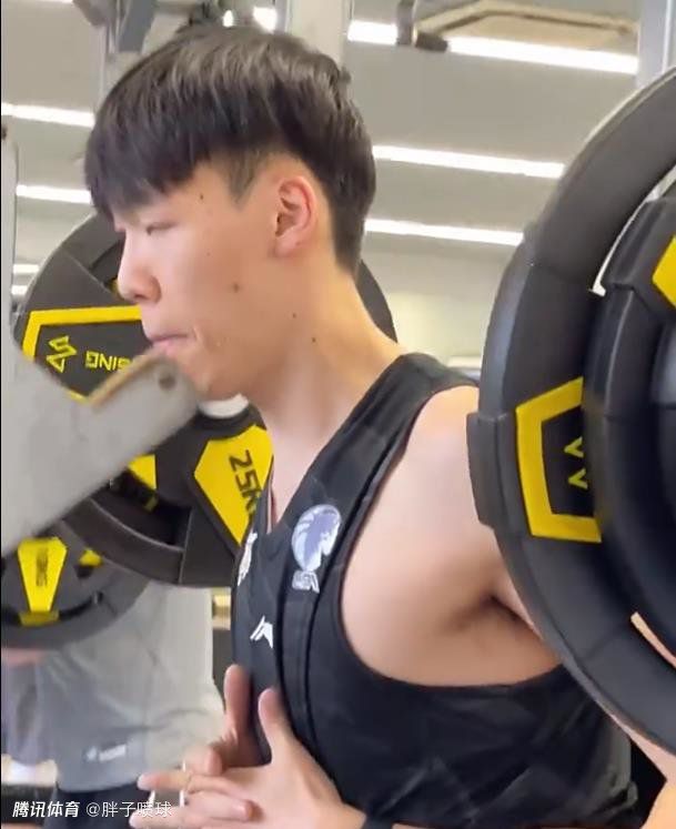招待男