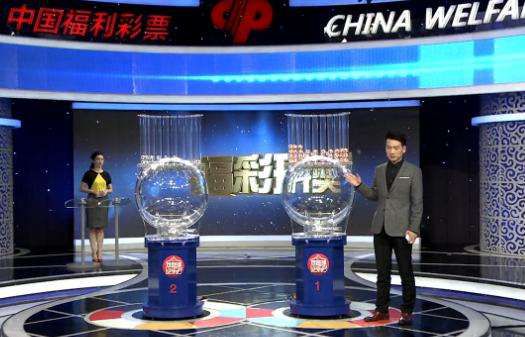 校花被惩罚下面放震蛋上课